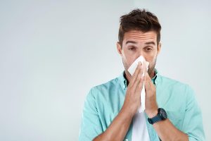 Часто чихаете? Возможно у вас поллиноз: 3 признака, о которых нужно знать