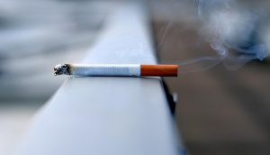 Утренняя сигарета: как простой ритуал повышает риск рака в 4 раза