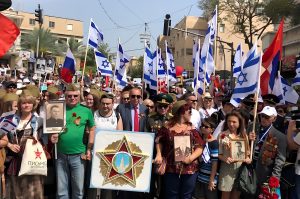 Бессмертный полк в Израиле: разбушевавшегося украинца окунули в фонтане