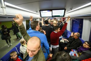 Культура хамства: Почему молодежь не уступает место в транспорте? Кто виноват?