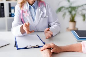Как Врачи Списывают Людей После 50: Возрастная Дискриминация в Больницах