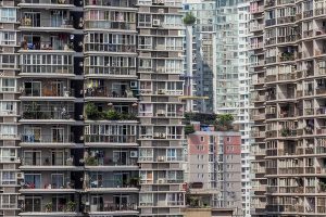 В Китае Малыш Выпал с 20 Этажа и Выжил: Невероятный Случай