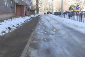 Зимний город: Кто отвечает за чистоту тротуаров и почему пенсионеры боятся выйти из дома?
