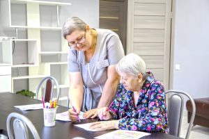 Какие социальные проекты действительно помогают пенсионерам