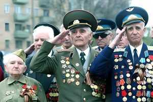 Современные ценности: Почему внуки считают ветеранов «не модными» и как вернуть авторитет?