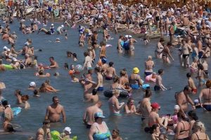 Российский «муравейник»: почему пляжи переполнены, а в Турции — нет?