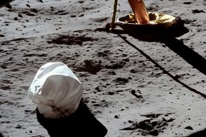 96 мешков человеческих экскрементов на Луне: что астронавты скрыли от нас?