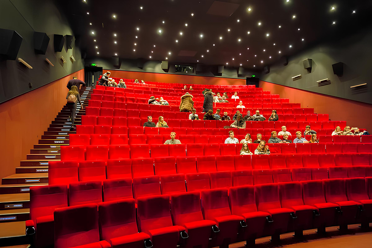 Почему в кинотеатрах стало меньше зрителей, а цены на билеты бьют рекорды