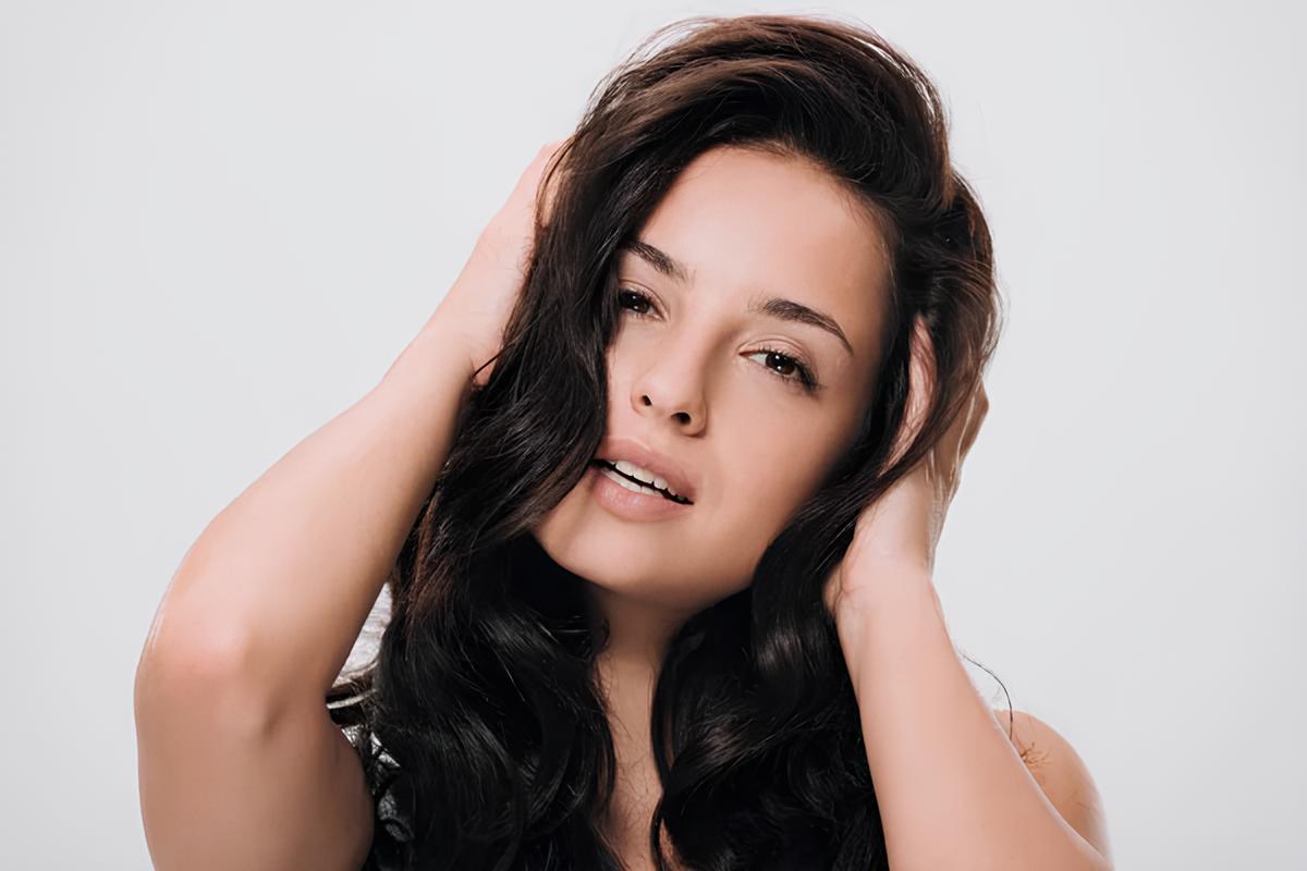 Здоровье волос начинается с привычек: как избежать ломкости и ускорить рост