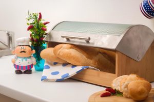 Как хранить хлеб, чтобы он не плесневел